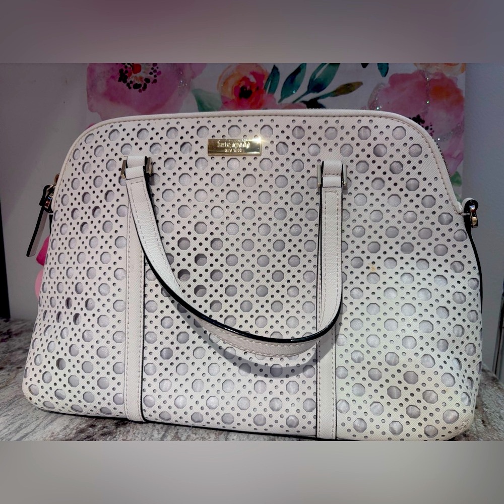 Kate Spade White Shoulder Bag with Geometric Design🤍